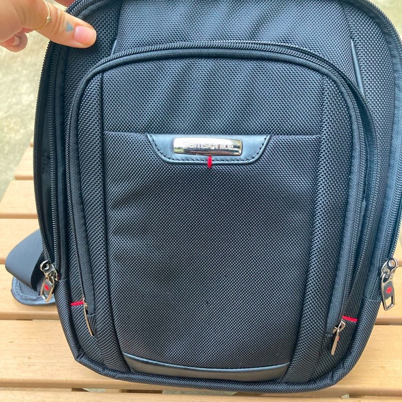 Samsonite Crossbody - Picture 1 of 5
